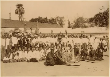 Andachten an der Arakan-Pagode, Mandalay, Burma, Ende des 19. Jahrhunderts